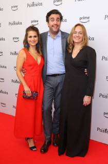 Cristina do Rego + Bastian Pastewka + Sonsee Neu Hollinderbaeumer bei der Amazon-Prime Filmpremiere zu - Pastewka - im Kino International, Karl-Marx-Allee, Berlin Copyright imago stock&people GmbH Tinkeres Datum: 23.01.2018 Film Pastewka