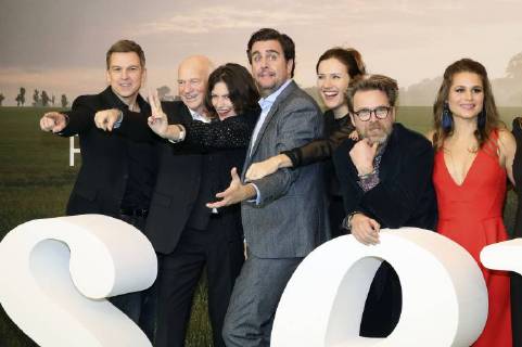 Christoph Schneider, Dietrich Hollinderbäumer, Sabine Vitua, Bastian Pastewka, Bettina Lamprecht, Matthias Matschke und Cristina do Rego bei der Premiere der achten Staffel von Pastewka im Kino International. Berlin, 23.01.2018