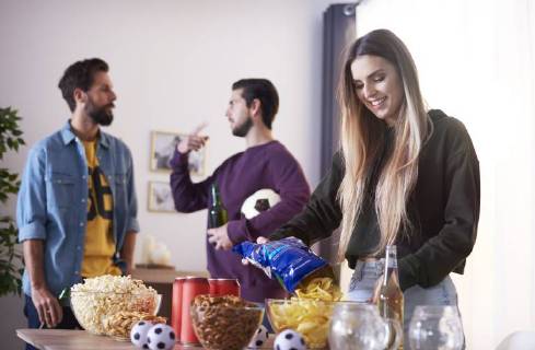 Friends preparing for football match with beer and snacks model released Symbolfoto property released  ABIF00065