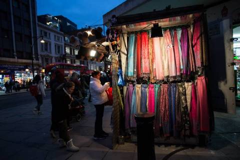 January 22, 2018 - London, United Kingdom - People seen buying clothes from a street vendor on Oxford Street in London. London United Kingdom - ZUMAs197 20180122_zab_s197_023 Copyright: xRahmanxHassanix xSopaxImagesx