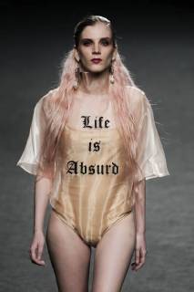 Entertainment Bilder der Woche Themen der Woche January 29, 2018 - Madrid, Spain - A model presents the creations of Cherry Massia during a fashion show at the IFEMA as part of the 67th EGO Samsung Fashion Week Madrid in Madrid, Spain, 29 January 2018. Madrid Spain  - ZUMAn230 20180129_zaa_n230_057 Copyright: xOscarxGonzalezx