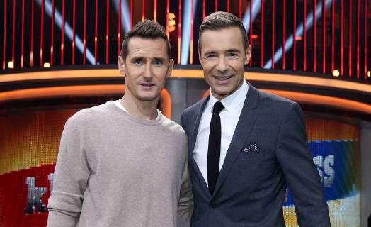 Entertainment Bilder der Woche Themen der Woche Bilder des Tages Fototermin ãKlein gegen Groß Einladung zum Fototermin ãKlein gegen Groß Ð Das unglaubliche DuellÒ mit Kai Pflaume Gäste: Miroslav Klose und Kai Pflaume Berlin Berlin Deutschland Studio Berlin