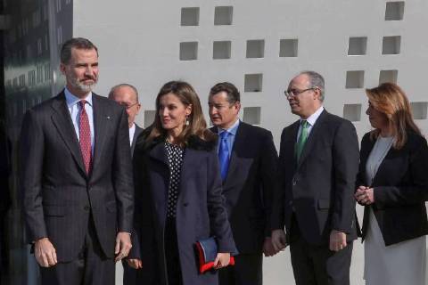 EN MALAGA, LLEGADA DE LOS REYES DE ESPANA PARA PRESIDEN EL ACTO DE ENTREGA DE LAS MEDALLAS DE ORO AL MERITO EN LAS BELLAS ARTES EN MALAGA Spanish Kings Felipe VI and Letizia Ortiz during the delivery of Gold Medals for Merit in Fine Arts 2018 in Malaga on Tuesday 06, February 2018. Cordon Press EP888  AlexxZea