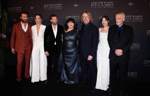 Fifty Shades of Grey 3 Premiere in Paris Jamie Dornan ( acteur ) - Dakota Johnson ( actrice ) - Erika Leonard James ( productrice ) - Rita Ora ( actrice ) - Eric Johnson ( acteur ) - James Foley ( realisateur ) - Liam Payne ( chanteur ) lors du photocall pour l avant premiere du film 50 NUANCES PLUS CLAIRES a Paris CELEBRITES : Avant premiere du film 50 NUANCES PLUS CLAIRES - Paris - 06 02 2018 FedericoPestellini Panoramic