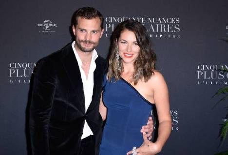 Fifty Shades of Grey 3 Premiere in Paris Jamie Dornan ( acteur ) et sa femme Amelia Warner lors du photocall pour l avant premiere du film 50 NUANCES PLUS CLAIRES a Paris CELEBRITES : Avant premiere du film 50 NUANCES PLUS CLAIRES - Paris - 06 02 2018 FedericoPestellini Panoramic