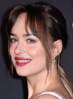 Fifty Shades of Grey 3 Premiere in Paris Dakota Johnson ( actrice ) lors du photocall pour l avant premiere du film 50 NUANCES PLUS CLAIRES a Paris CELEBRITES : Avant premiere du film 50 NUANCES PLUS CLAIRES - Paris - 06 02 2018 FedericoPestellini Panoramic 