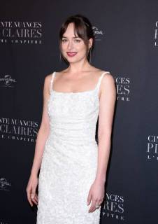 Fifty Shades of Grey 3 Premiere in Paris Dakota Johnson ( actrice ) lors du photocall pour l avant premiere du film 50 NUANCES PLUS CLAIRES a Paris CELEBRITES : Avant premiere du film 50 NUANCES PLUS CLAIRES - Paris - 06 02 2018 FedericoPestellini Panoramic 