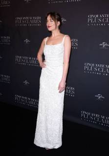 Fifty Shades of Grey 3 Premiere in Paris Dakota Johnson ( actrice ) lors du photocall pour l avant premiere du film 50 NUANCES PLUS CLAIRES a Paris CELEBRITES : Avant premiere du film 50 NUANCES PLUS CLAIRES - Paris - 06 02 2018 FedericoPestellini Panoramic 