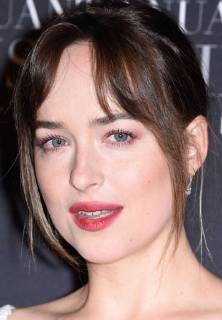 Fifty Shades of Grey 3 Premiere in Paris Dakota Johnson ( actrice ) lors du photocall pour l avant premiere du film 50 NUANCES PLUS CLAIRES a Paris CELEBRITES : Avant premiere du film 50 NUANCES PLUS CLAIRES - Paris - 06 02 2018 FedericoPestellini Panoramic 