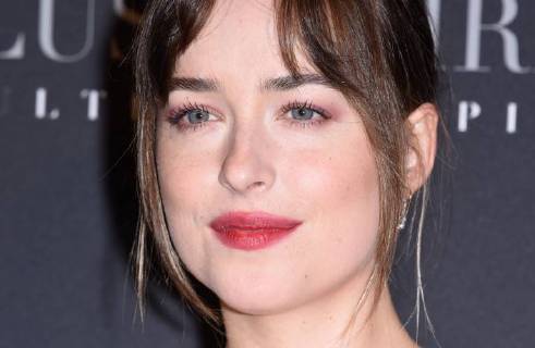 Fifty Shades of Grey 3 Premiere in Paris Dakota Johnson ( actrice ) lors du photocall pour l avant premiere du film 50 NUANCES PLUS CLAIRES a Paris CELEBRITES : Avant premiere du film 50 NUANCES PLUS CLAIRES - Paris - 06 02 2018 FedericoPestellini Panoramic 