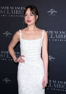 Fifty Shades of Grey 3 Premiere in Paris Dakota Johnson ( actrice ) lors du photocall pour l avant premiere du film 50 NUANCES PLUS CLAIRES a Paris CELEBRITES : Avant premiere du film 50 NUANCES PLUS CLAIRES - Paris - 06 02 2018 FedericoPestellini Panoramic 