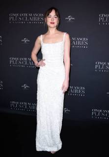 Fifty Shades of Grey 3 Premiere in Paris Dakota Johnson ( actrice ) lors du photocall pour l avant premiere du film 50 NUANCES PLUS CLAIRES a Paris CELEBRITES : Avant premiere du film 50 NUANCES PLUS CLAIRES - Paris - 06 02 2018 FedericoPestellini Panoramic 