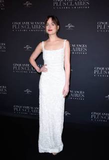 Fifty Shades of Grey 3 Premiere in Paris Dakota Johnson ( actrice ) lors du photocall pour l avant premiere du film 50 NUANCES PLUS CLAIRES a Paris CELEBRITES : Avant premiere du film 50 NUANCES PLUS CLAIRES - Paris - 06 02 2018 FedericoPestellini Panoramic 