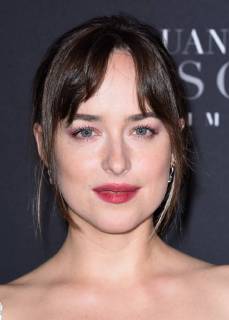 Fifty Shades of Grey 3 Premiere in Paris Dakota Johnson ( actrice ) lors du photocall pour l avant premiere du film 50 NUANCES PLUS CLAIRES a Paris CELEBRITES : Avant premiere du film 50 NUANCES PLUS CLAIRES - Paris - 06 02 2018 FedericoPestellini Panoramic 