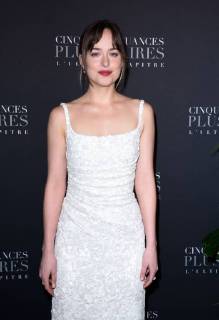 Fifty Shades of Grey 3 Premiere in Paris Dakota Johnson ( actrice ) lors du photocall pour l avant premiere du film 50 NUANCES PLUS CLAIRES a Paris CELEBRITES : Avant premiere du film 50 NUANCES PLUS CLAIRES - Paris - 06 02 2018 FedericoPestellini Panoramic 