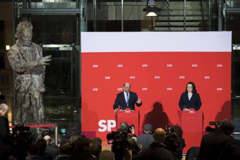 Martin Schulz und Andrea Nahles bei einer PK im Willy-Brandt-Haus in Berlin am 7. Februar 2018. Martin Schulz hat angekuendigt nacht dem Mitgliedervotum ueber den Koalitionsvertrag auf den Parteivorsitz verzichten zu wollen und Andrea Nahles wuerde das Amt kommissarisch bis zum naechsten Parteitag uebernehmen. Martin Schulz und Andrea Nahles halten eine PK in Willy-Brandt-Haus