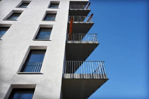 Wohnungsbau, Immobilien, Mietwohnungen, Eigentumswohnungen, Neubauten, Mietpreisbremse, Baulücke, Sozialer Wohnungsbau. Das Baugrundstück der Genossenschaft Möckernkiez eG, aufgenommen am 6. Februar 2018 in Berlin-Kreuzberg. Berlin Deutschland Copyright: xKittyxKleist-HeinrichxTSPx