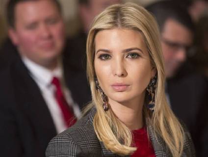 Bilder des Tages February 12, 2018 - Washington, District of Columbia, United States of America - Presidential Advisor Ivanka Trump participates in a meeting with state and local officials regarding the Trump infrastructure plan, February 12, 2018 at The White House in Washington, DC. Credit: CNP Washington United States of America - ZUMAs152 20180212_zaa_s152_022 Copyright: xChrisxKleponisx