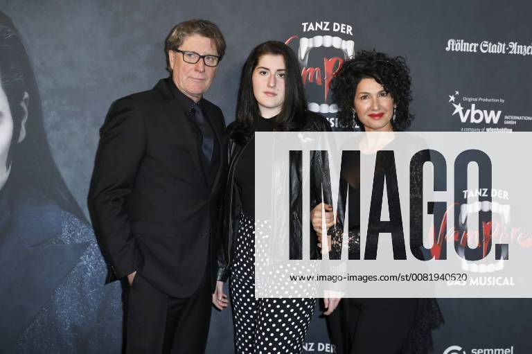 Toni Schumacher Mit Tochter Perla Und Gattin Jasmin Bei Der Premiere Des Musicals Tanz Der Vampire I