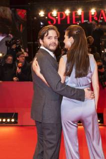 Daniel Brühl mit seiner Freundin Felicitas Rombold auf dem roten Teppich der Berlinale zur Premiere von (7 Days in Entebbe) am 19.02.2018 in Berlin Daniel Brühl mit seiner Freundin Felicitas Rombold auf dem roten Teppich der Berlinale zur Premiere von (7 Days in Entebbe) am 19.02.2018 in Berlin