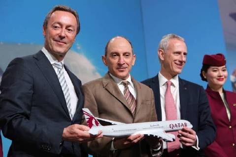 Themen der Woche Bilder des Tages TOULOUSE, FRANCE - FEBRUARY 20, 2018: Airbus Chief Operating Officer Fabrice Bregier, Qatar Airways Group Chief Executive Akbar Al Baker, and the President of Civil Aerospace at Rolls Royce Chris Cholerton (from L) with a model aircraft after a press conference marking the delivery of the worldâ€™s first Airbus A350-1000 airliner to launch customer Qatar Airways, Marina Lystseva TASS  TS074E7F