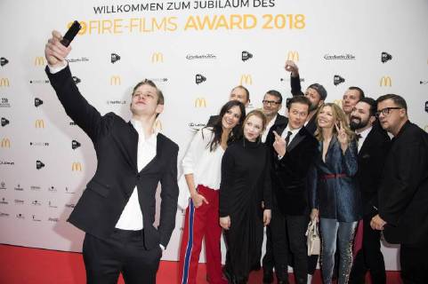 Max von der Groeben, Bettina Zimmermann, Stefan Kiwit, Anna Lena Klenke, Kai Wiesinger, Roman Knizka, Jakob Erwa, Ursula Karven, Tariq Khan und Torsten Koch beim 99Fire Films Award 2018 während der Berlinale 2018 im Admiralspalast. Berlin, 21.02.2018