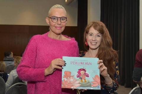 Themen der Woche Natascha Ochsenknecht, Bianca Faltermeyer Natascha Ochsenknecht praesentiert ihr erstes Kinderbuch, Perlinchen - Ich bin anders na und! EIn knallpinkes Kaeferchen hebt ab, im Hotel Ellington n Berlin am 22.02.2018