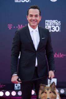 The actor and television host Carlos Calderon poses on his arrival to the carpet of the 30th edition of the Lo Nuestro Award to the Latin Music, at the American Airlines Arena in Miami, USA, 22 February 2018. EPA Giorgio Viera Famous and popular Latinos parade in carpet of Lo Nuestro Award !ACHTUNG: NUR REDAKTIONELLE NUTZUNG!  Copyright: xGIORGIOxVIERAx MIA00 20180223-636549512639783913