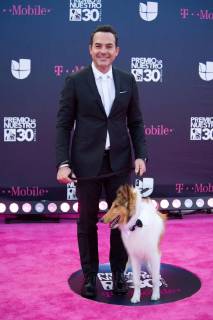 The actor and television host Carlos Calderon poses on his arrival to the carpet of the 30th edition of the Lo Nuestro Award to the Latin Music, at the American Airlines Arena in Miami, USA, 22 February 2018. EPA Giorgio Viera Famous and popular Latinos parade in carpet of Lo Nuestro Award !ACHTUNG: NUR REDAKTIONELLE NUTZUNG!  Copyright: xGIORGIOxVIERAx MIA00 20180223-636549513257037971