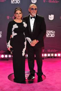 Cuban-US couple artists Gloria (L) and Emilio Estefan pose on his arrival to the carpet of the 30th edition of the Lo Nuestro Award to the Latin Music, at the American Airlines Arena in Miami, USA, 22 February 2018. Famous and popular Latinos parade in carpet of Lo Nuestro Award !ACHTUNG: NUR REDAKTIONELLE NUTZUNG!  Copyright: xGIORGIOxVIERAx MIA00 20180223-636549555012375071