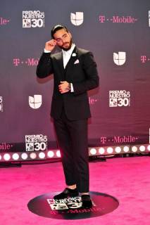 Colombian singer Maluma poses on his arrival to the carpet of the 30th edition of the Lo Nuestro Award to the Latin Music, at the American Airlines Arena in Miami, USA, 22 February 2018. Famous and popular Latinos parade in carpet of Lo Nuestro Award !ACHTUNG: NUR REDAKTIONELLE NUTZUNG!  Copyright: xGIORGIOxVIERAx MIA00 20180223-636549555718899071