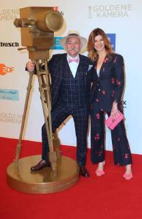 Themen der Woche Bilder des Tages Horst Lichter mit Frau Nada bei der Verleihung der Goldene Kamera in der Messe-Hamburg, Karolinenstrasse Copyright imago stock&people GmbH Tinkeres Datum: 22.02.2018 Goldene Kamera