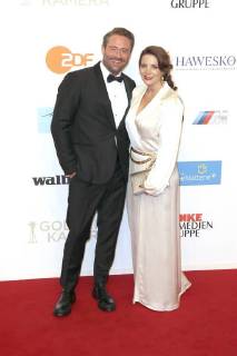 Sasha mit Gattin Julia Röntgen bei der 53. Verleihung der Goldenen Kamera 2018 in der Hamburg Messe. Hamburg, 22.02.2018