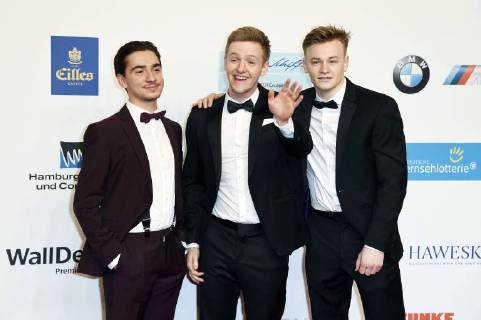 Ivo Kortlang, Timur Bartels und Jan Breer bei der 53. Verleihung der Goldenen Kamera 2018 in der Hamburg Messe. Hamburg, 22.02.2018