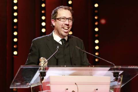 Marcelo Martinessi erhält den Silberner Bär Alfred-Bauer-Preis für den Film Las herederas auf der Bühne der Preisverleihung der 68. Berlinale am 24.02.2018 in Berlin im Berlinale Palast Marcelo Martinessi erhält den Silberner Bär Alfred-Bauer-Preis für den Film Las herederas auf der Bühne der Preisverleihung der 68. Berlinale am 24.02.2018 in Berlin im Berlinale Palast