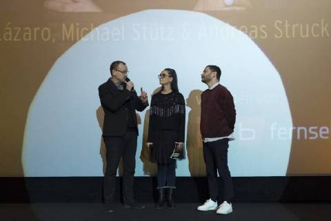 Moderator Knut Elstermann mit Paz Lazaro und Michael Stütz (Sektion Panorama) während der Verleihung des Panorama Publikumspreises anlässlich der 68. Internationalen Filmfestspiele Berlin 68. Internationale Filmfestspiele Berlin