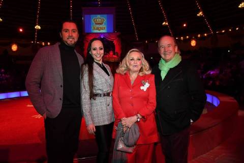 Martin Lacey jr. mit Jana Lacey-Krone und Max Schautzer mit Ehefrau Gundel Premiere Circus Krone 3. Winterprogramm Manege Circus Kronebau München 01.03.2018.