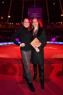 Lisa Seitz mit Tochter Luzie Premiere Circus Krone 3. Winterprogramm Manege Circus Kronebau München 01.03.2018.
