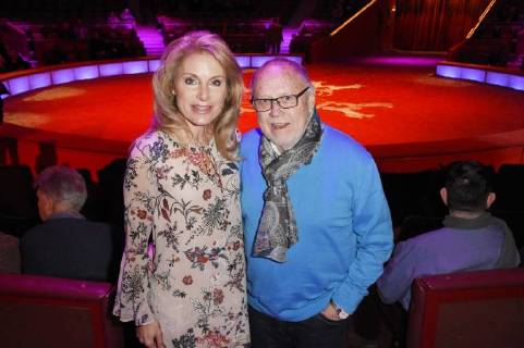 Joseph Vilsmaier mit Freundin Birgit Muth bei der Premiere vom 3. Winterprogramm 2018 des Circus Krone im Kronebau. München, 01.03.2018