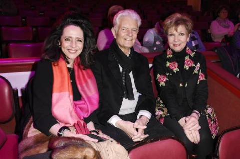 Carolin Reiber mit Begleitung bei der Premiere vom 3. Winterprogramm 2018 des Circus Krone im Kronebau. München, 01.03.2018