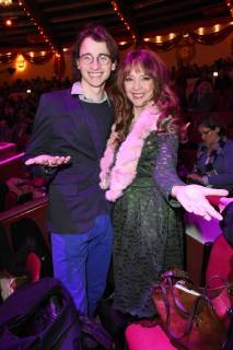 Cornelia Corba mit Sohn Benjamin bei der Premiere vom 3. Winterprogramm 2018 des Circus Krone im Kronebau. München, 01.03.2018