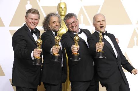 Richard R. Hoover, Paul Lambert, Gerd Nefzer und John Nelson mit den Oscars für die besten visuellen Effekte in Blade Runner 2049 im Press Room der Oscar Verleihung 2018 90th Annual Academy Awards im Hollywood & Highland Center. Los Angeles, 04.03.2018