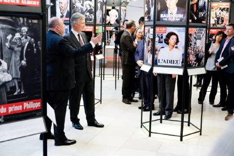 King Philippe - Filip of Belgium pictured during a royal visit to the La Famille royale fait la Une exposition organized by the Soirmag magazine, Wednesday 07 March 2018 in Brussels. The weekly publication is celebrating their 90th anniversary with an exhibition of 300 magazine covers featuring the Royal Family F. Andrieu Agencepeps Reporters Roi Philippe durand la visite de l exposition La Famille royale fait la Une organisà F.ANDRIEU