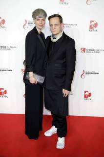 Alva Noto mit Carolin Gennburg bei der 10. Verleihung des Deutschen Musikautorenpreises 2018 im Hotel Ritz Carlton. Berlin, 15.03.2018