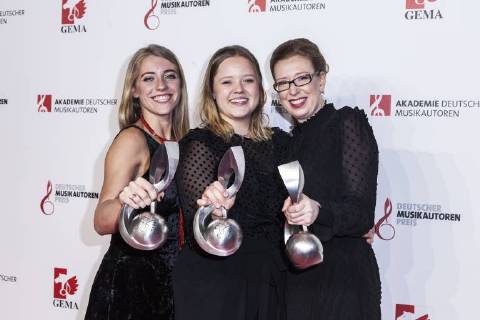 Preisträgerinnen für den Nachwuchspreis (L-R) Anna-Marlene Bicking, Lina Maly und Kathrin A. Denner bei der 10. Verleihung des Musikautorenpreises am 16.03.2018 in Berlin