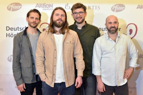 Mighty Oaks, Craig Sauders, Ian Hopper ( Frontsaenger), Claudio Donzelli und Gast beim 16. Deutschen Hoerfilmpreis im Kino International in Berlin am 20.03.2018