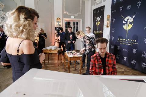 20.03.2018, Tallinn Kadrioru lossis toimus auhinnatseremoonia Kuldne Plaat 2018, kus tunnustati Eesti edukamaid muusikailma tegijaid. The Estonian Music Awards are the annual Estonian pop music awards. The awards began in 1998, when the Estonian Association of the Phonogram Producers first awarded the Golden Record (Estonian: Kuldne Plaat) to the most successful artists. Foto: Konstantin Sednev Eesti Meedia Tallinn Harjumaa Estonia  Copyright: xKonstantinxSednevx