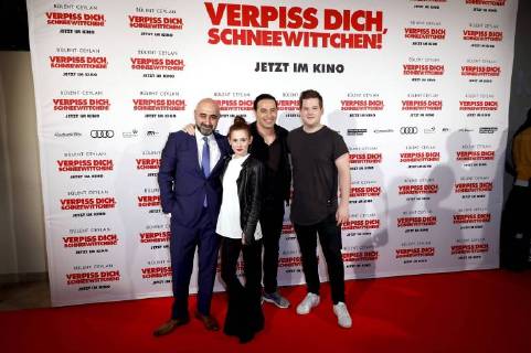 Themen der Woche Bilder des Tages Özgür Karadeniz, Josefine Preuß, Bülent Ceylan und Chris Tall bei der Premiere des Kinofilms Verpiss Dich, Schneewittchen im Cineplex Kino. Köln, 28.03.2018