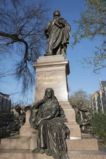 Monument to the famous composer Felix Mendelssohn Bartholdy next to St. Thomas Church, Leipzig, Saxony, Germany, Europe Copyright: StuartxBlack 846-2816
