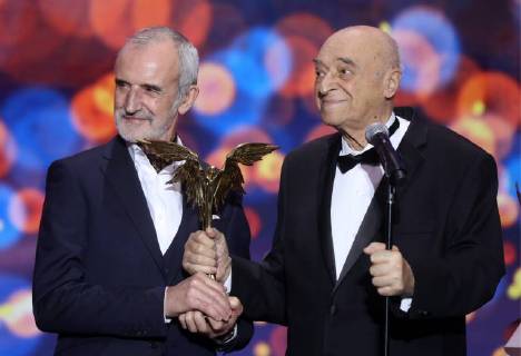 MOSCOW REGION, RUSSIA â€“ APRIL 1, 2018: Vakhtangov Theatre s Artistic Director Rimas Tuminas (L) and actor Vladimir Etush, the winner of a special prize Honour and Dignity , at the 31st Nika Film Award Ceremony, at the Vegas City Hall. Vyacheslav Prokofyev TASS  TS07A33C